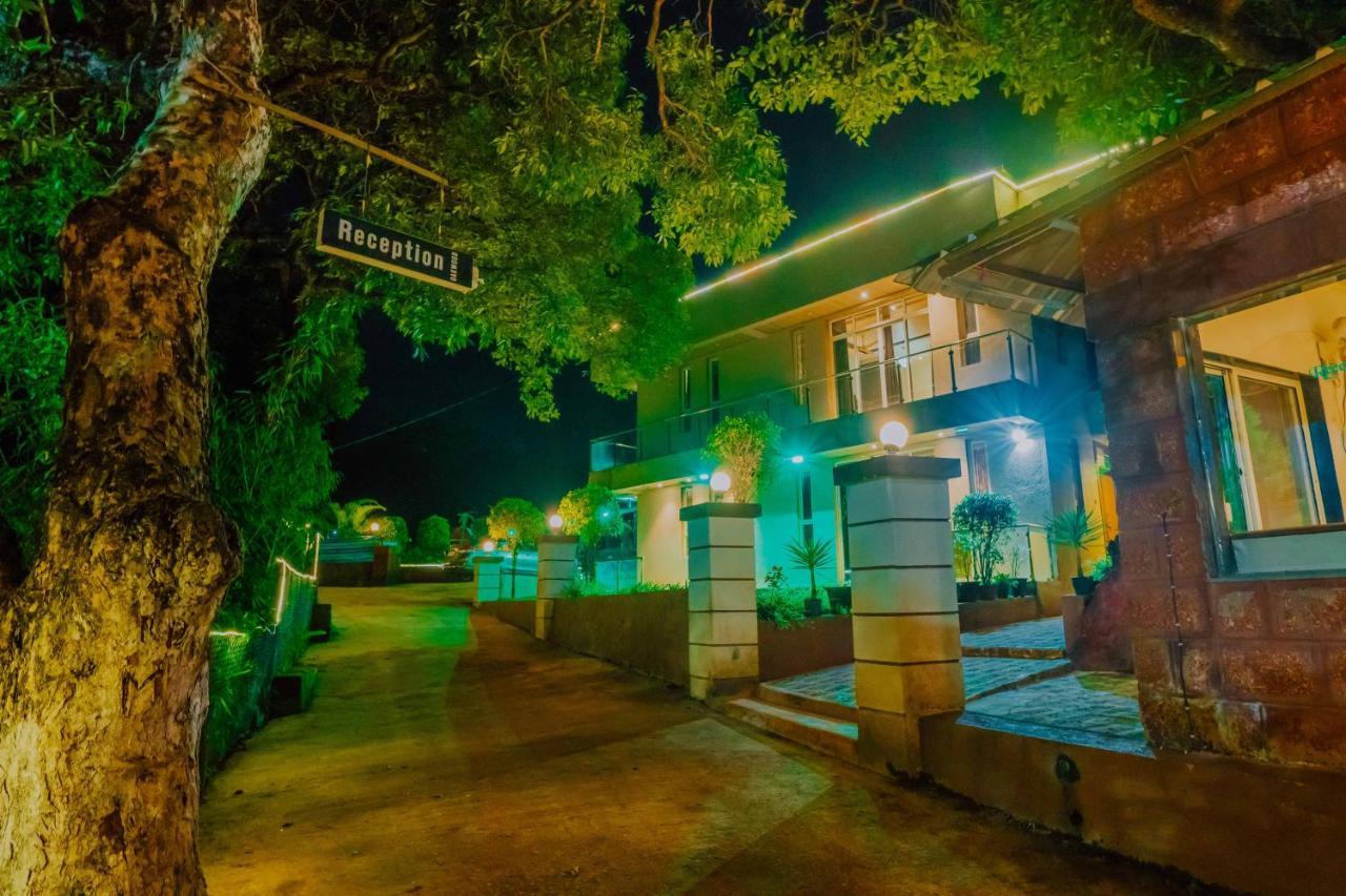 Hotel The Oak Woods Mahābaleshwar Exterior foto
